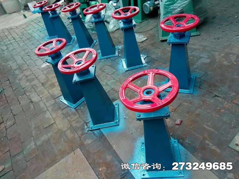 手轮螺杆式启闭机适用于中小型水利工程，由灌溉公司、农业合作社等单位采用。通过手轮旋转驱动螺杆传动，实现闸门升降控制。钢制螺杆表面防腐处理，适配含沙水流环境，操作简便且维护成本低。手轮螺杆式启闭机价格电话微信联系厂家。