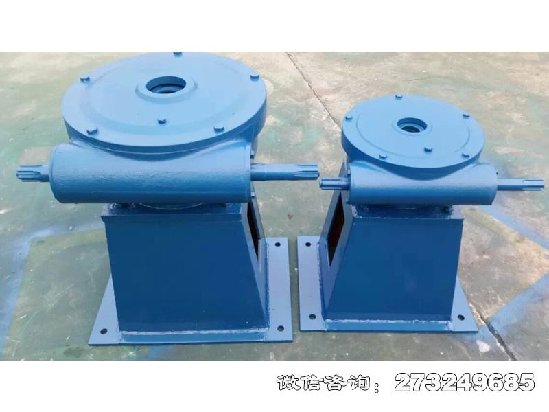 手动杠杆式闸门控制器适用于小型水利工程的应急控制，由防汛部门、农业合作社等单位采用。通过杠杆原理省力操作，实现闸门快速启闭。钢制杠杆结构稳固，适配排涝闸、防洪闸等，可在紧急情况下保障水利安全。手动杠杆式闸门控制器价格电话微信联系厂家。